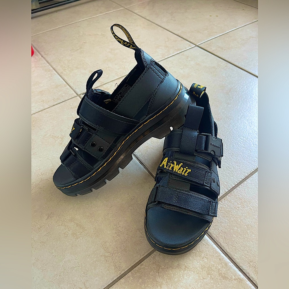 Dr. Martens Pearson Sandals unisex size 5(men sizing)